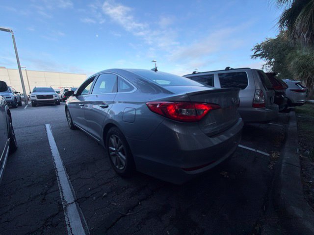 Used 2017 Hyundai Sonata SE w/ Cargo Package FWD image 2