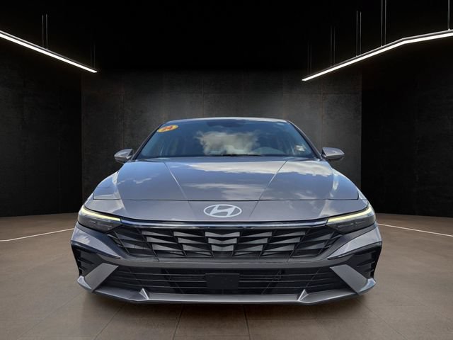 Used 2025 Hyundai Elantra SEL FWD image 2