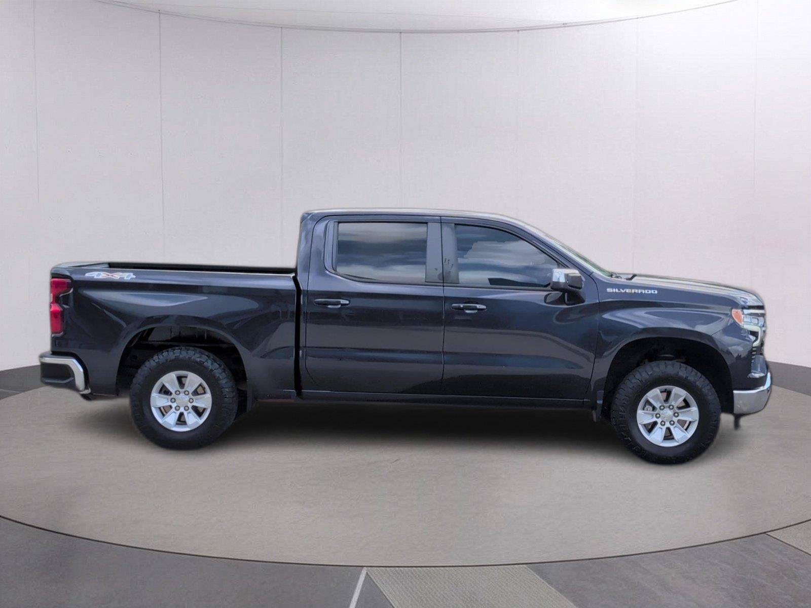 Used 2023 Chevrolet Silverado 1500 LT AWD/4WD image 7