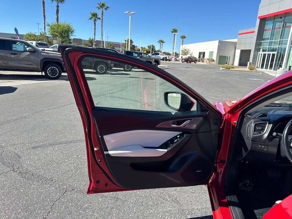 Used 2018 MAZDA MAZDA3 Grand Touring w/ Premium Equipment Package FWD image 12