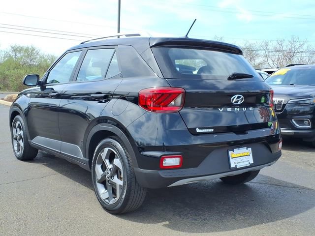 Used 2023 Hyundai Venue SEL image 4