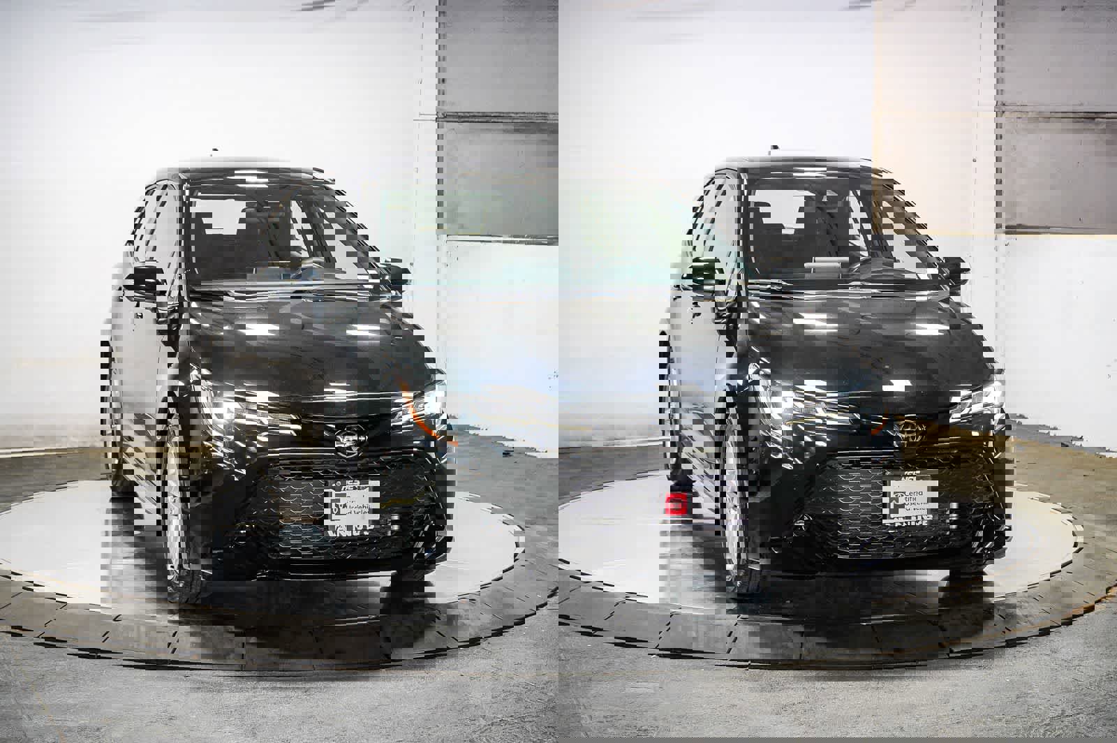 Certified 2020 Toyota Corolla SE w/ SE Preferred Package FWD image 3