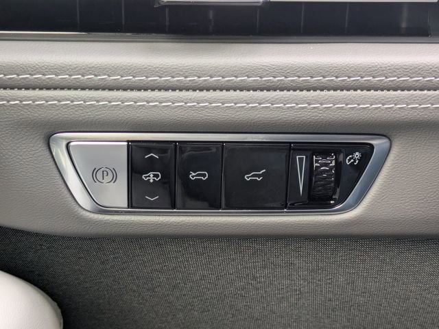 New 2026 Cadillac Escalade IQL Sport 1 w/ LPO, ONYX Package image 32