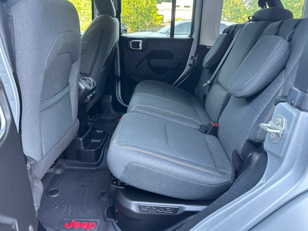 Used 2024 Jeep Wrangler Unlimited w/ Convenience Group AWD/4WD image 28