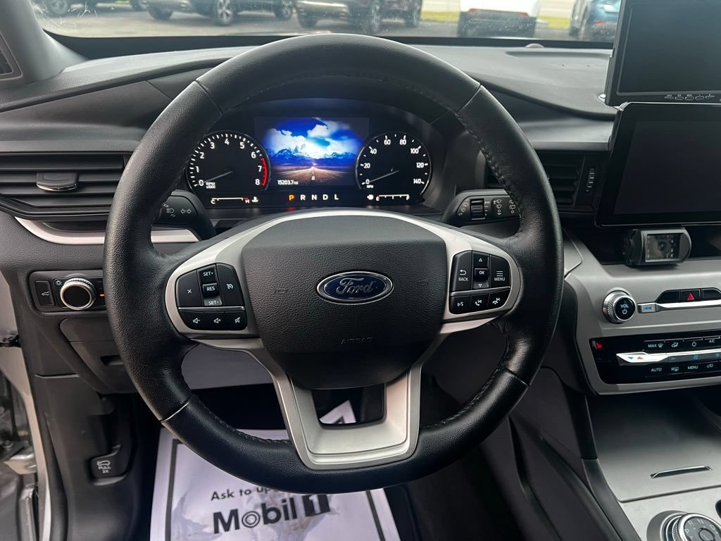 Used 2023 Ford Explorer XLT AWD/4WD image 32