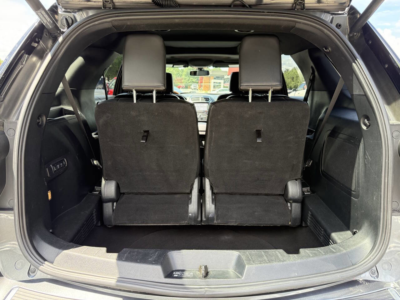 Used 2018 Ford Explorer Platinum image 12