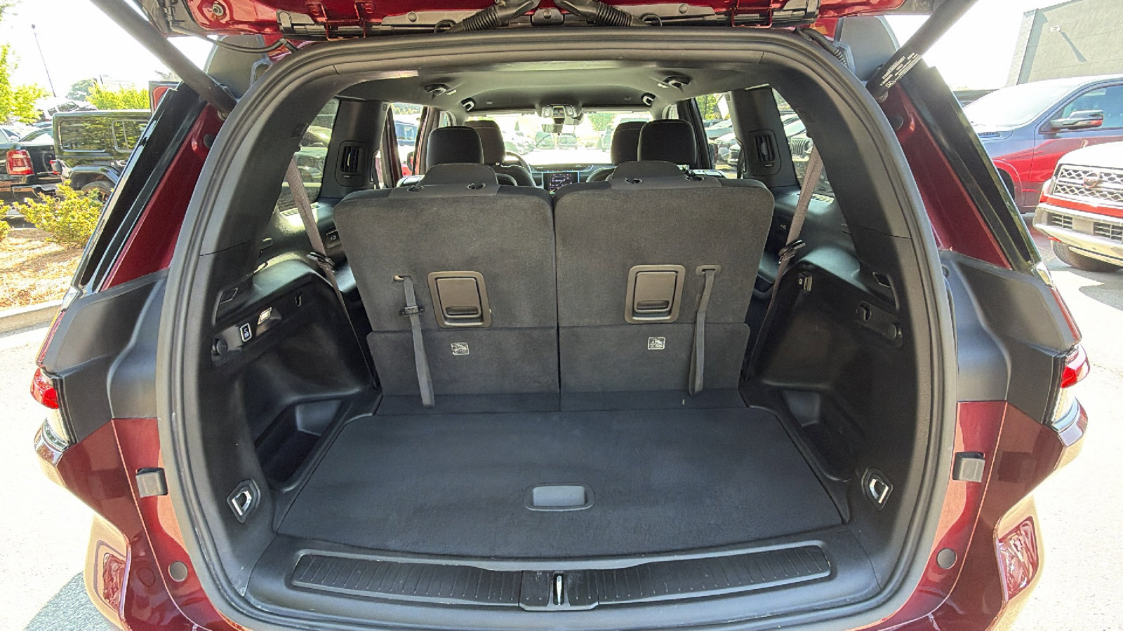 Used 2025 Jeep Grand Cherokee L Laredo w/ Luxury Tech Group I RWD image 13