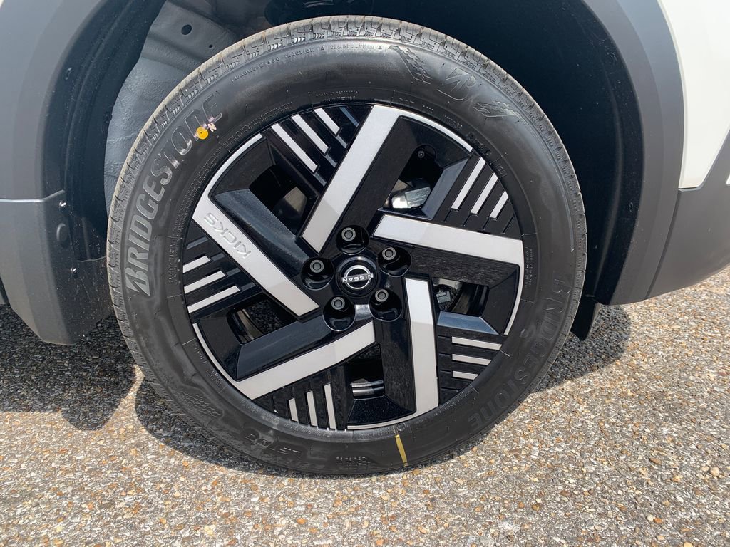 New 2026 Nissan Kicks SV w/ Charging Package FWD image 6