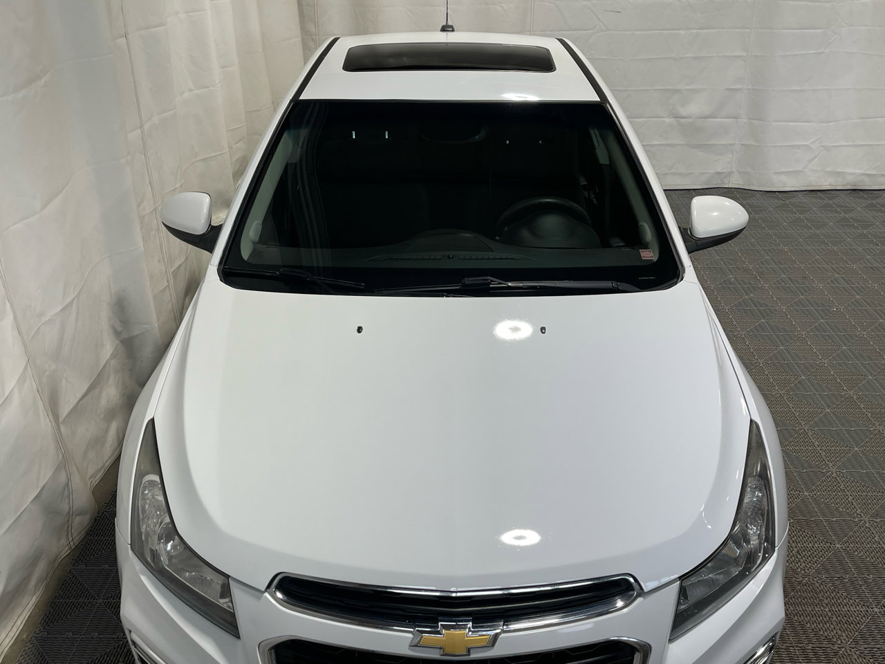 Used 2015 Chevrolet Cruze LT w/ Sun And Sound Package image 2