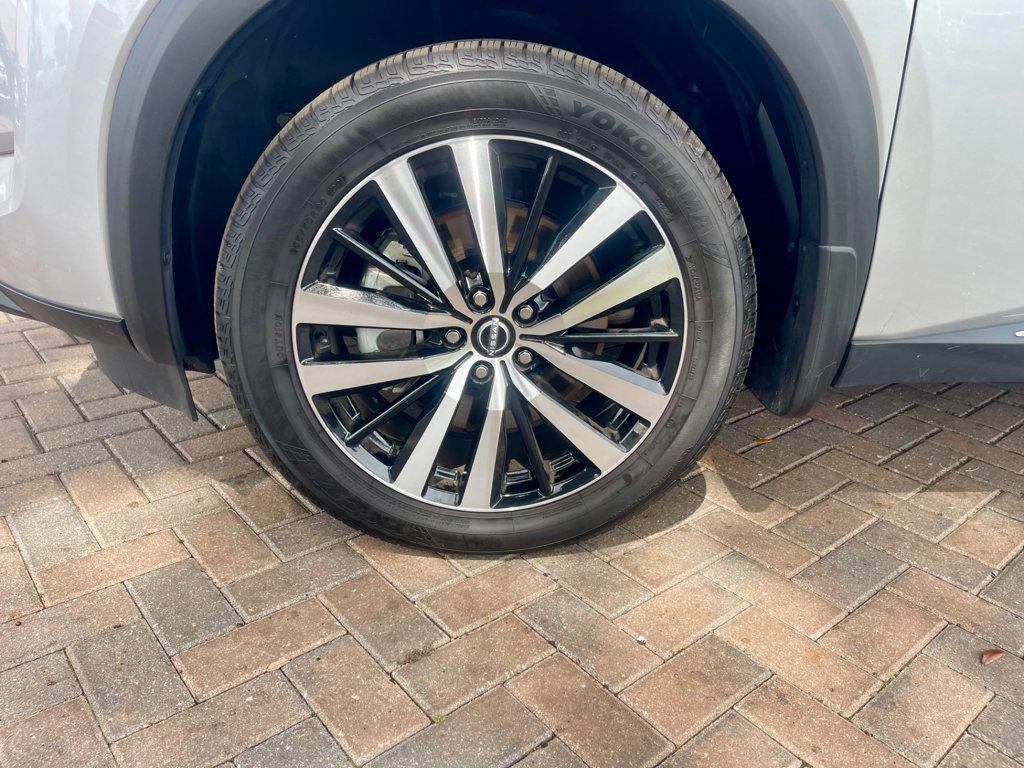 Used 2024 Nissan Pathfinder Platinum w/ Cargo Package image 10