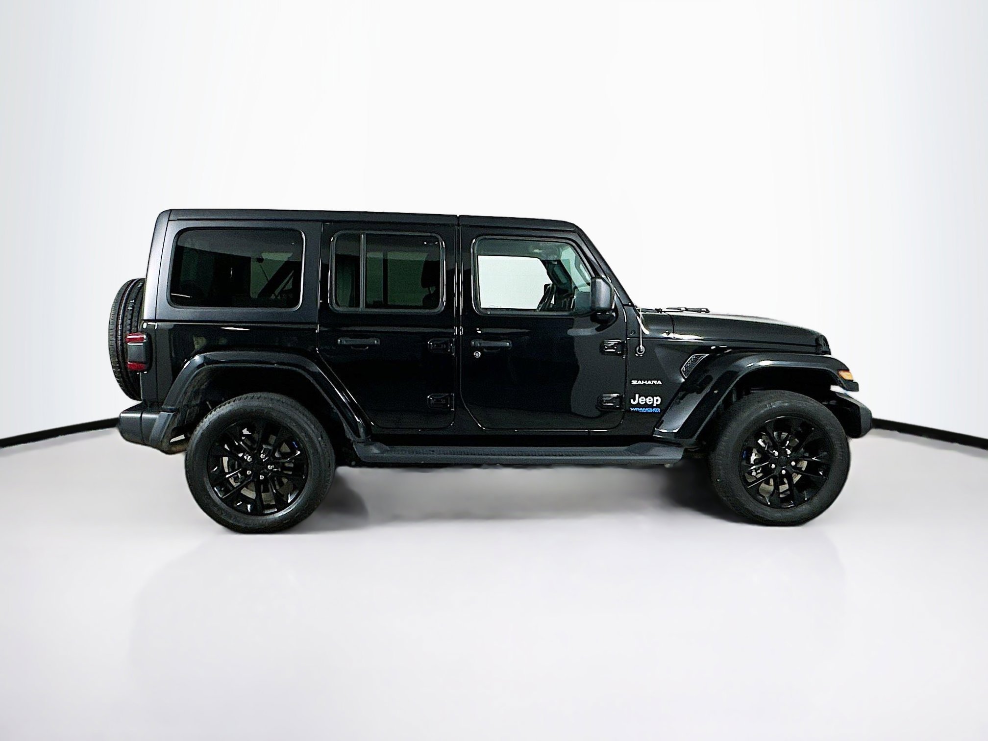 Used 2022 Jeep Wrangler Sahara w/ Cold Weather Group image 10
