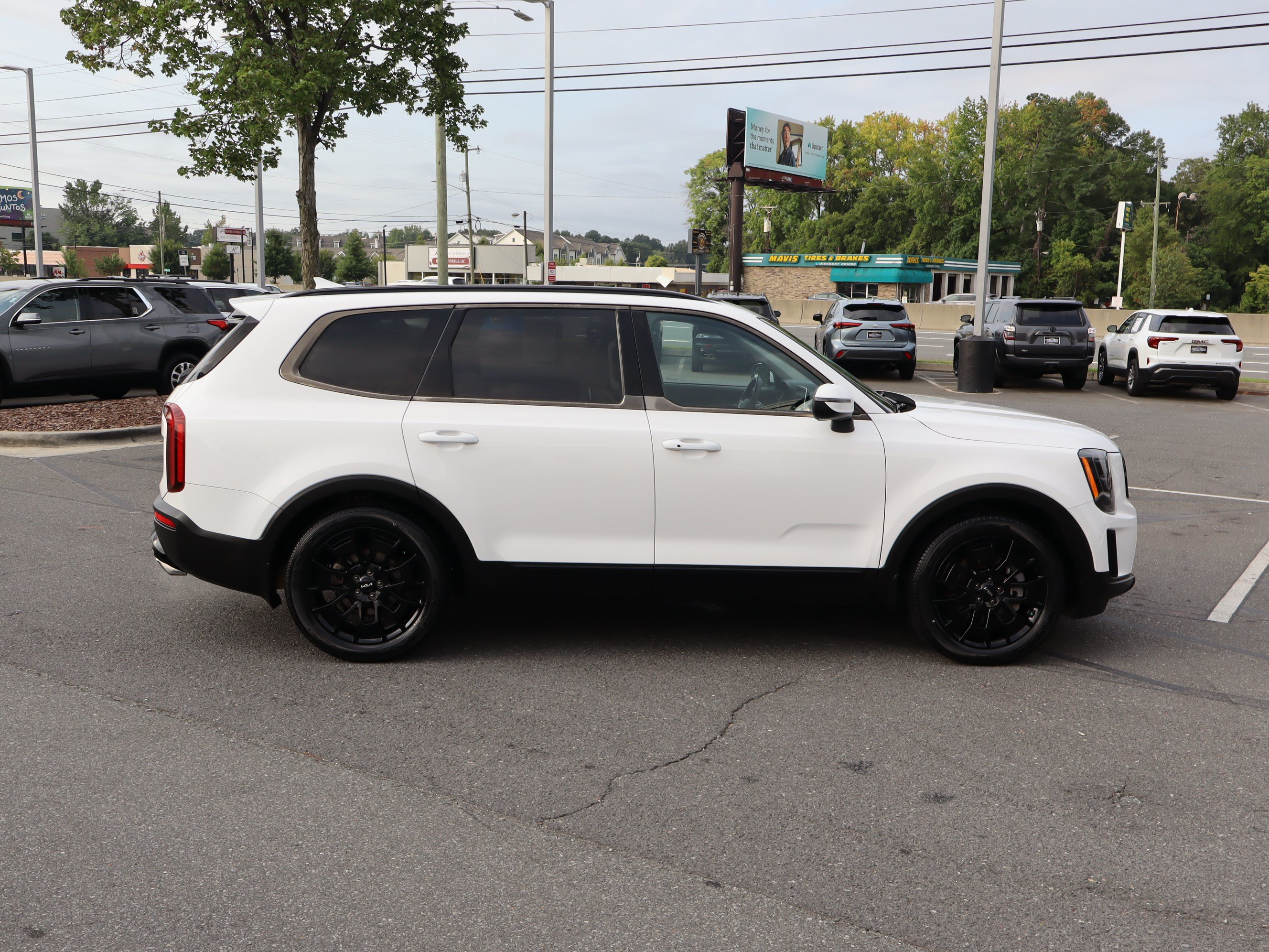 Used 2022 Kia Telluride EX w/ EX Premium Package AWD/4WD image 11