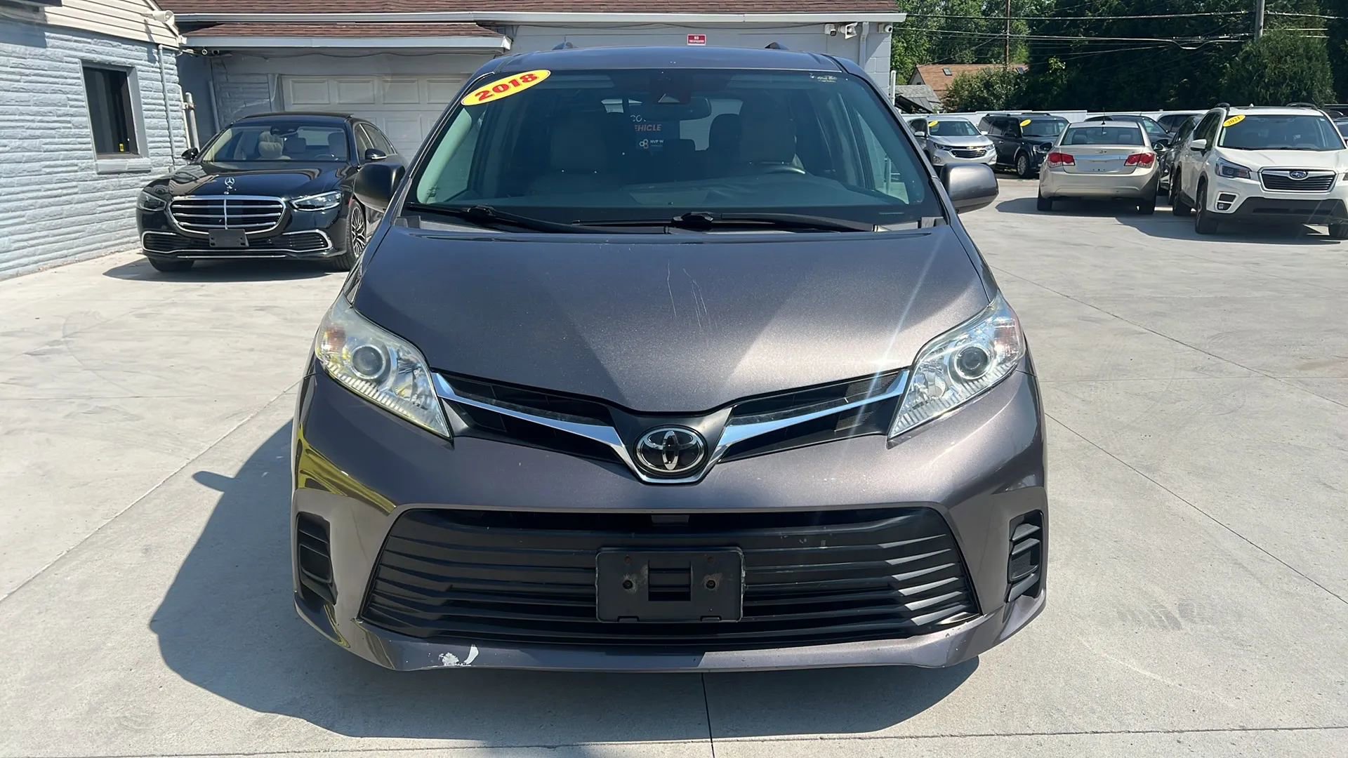 Used 2018 Toyota Sienna LE w/ Carpet Mat Package image 2