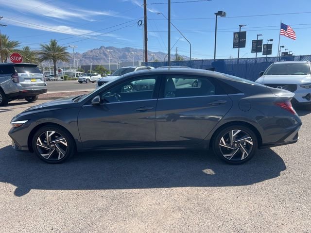 Used 2025 Hyundai Elantra Limited FWD image 7