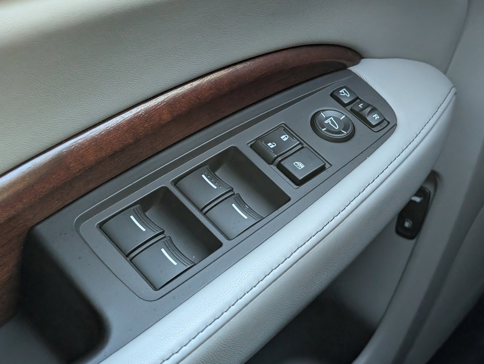 Used 2017 Acura MDX SH-AWD image 23