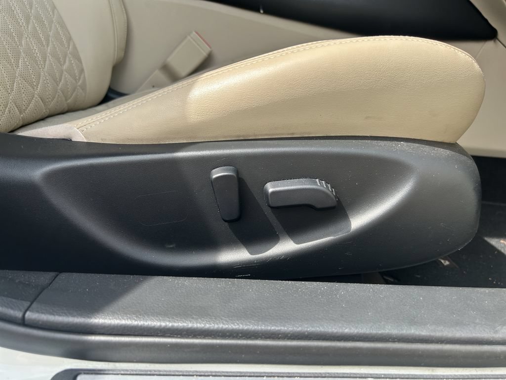 Used 2016 Nissan Maxima Platinum FWD image 12