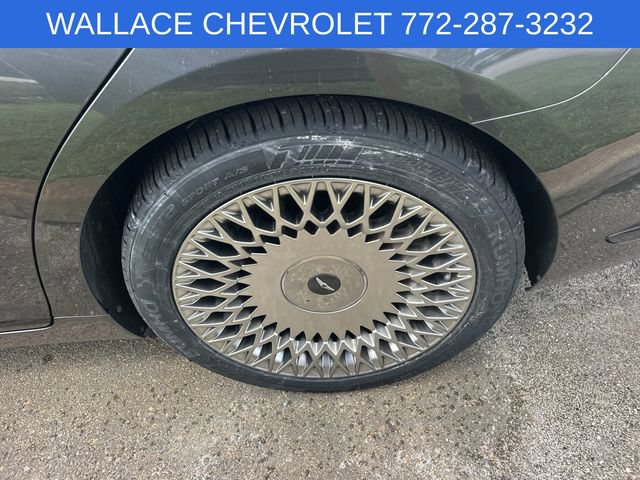 Used 2020 Genesis G90 3.3T Premium RWD image 9