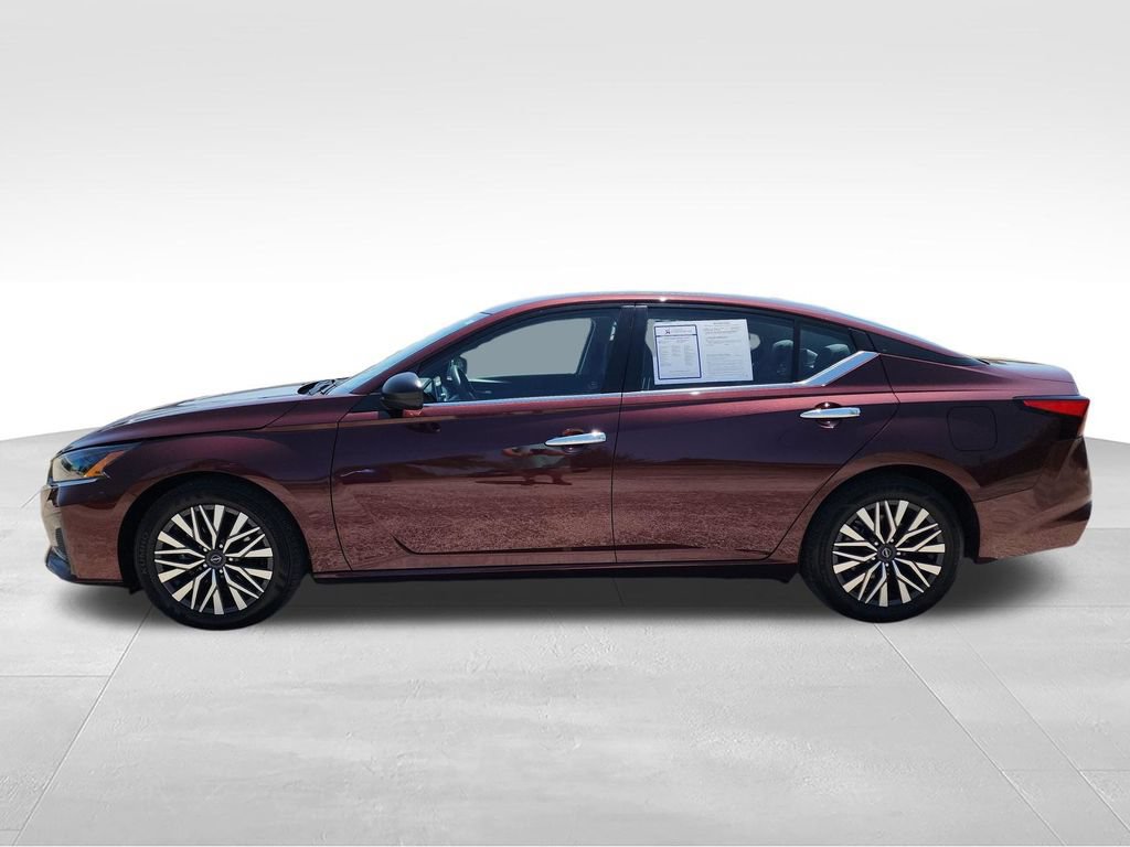 Used 2025 Nissan Altima 2.5 SV FWD image 4