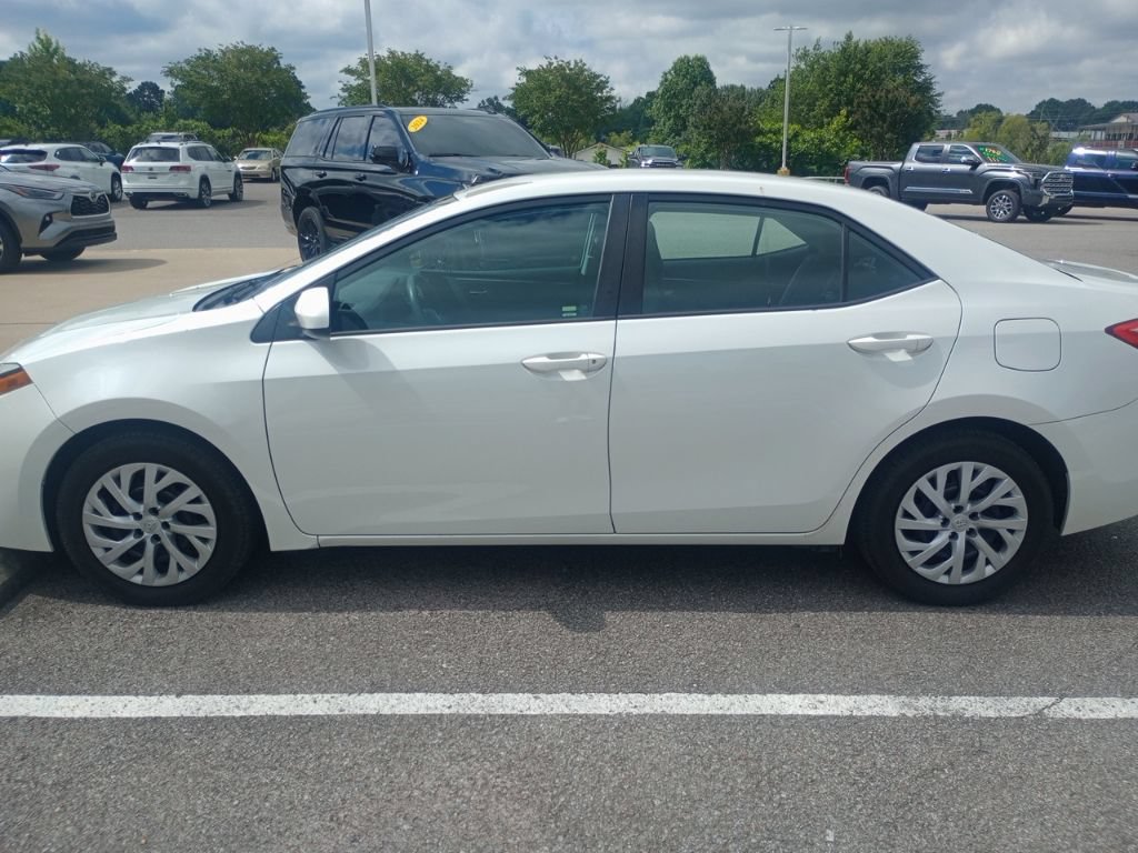 Used 2017 Toyota Corolla LE FWD image 8