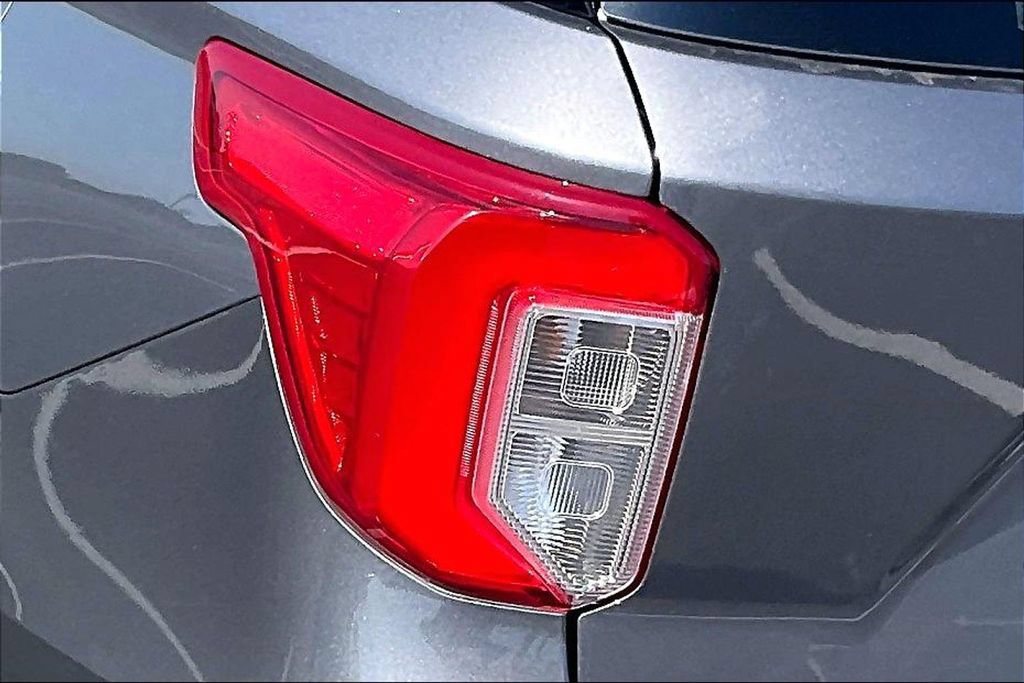 Certified 2022 Ford Explorer XLT w/ Equipment Group 202A AWD/4WD image 31