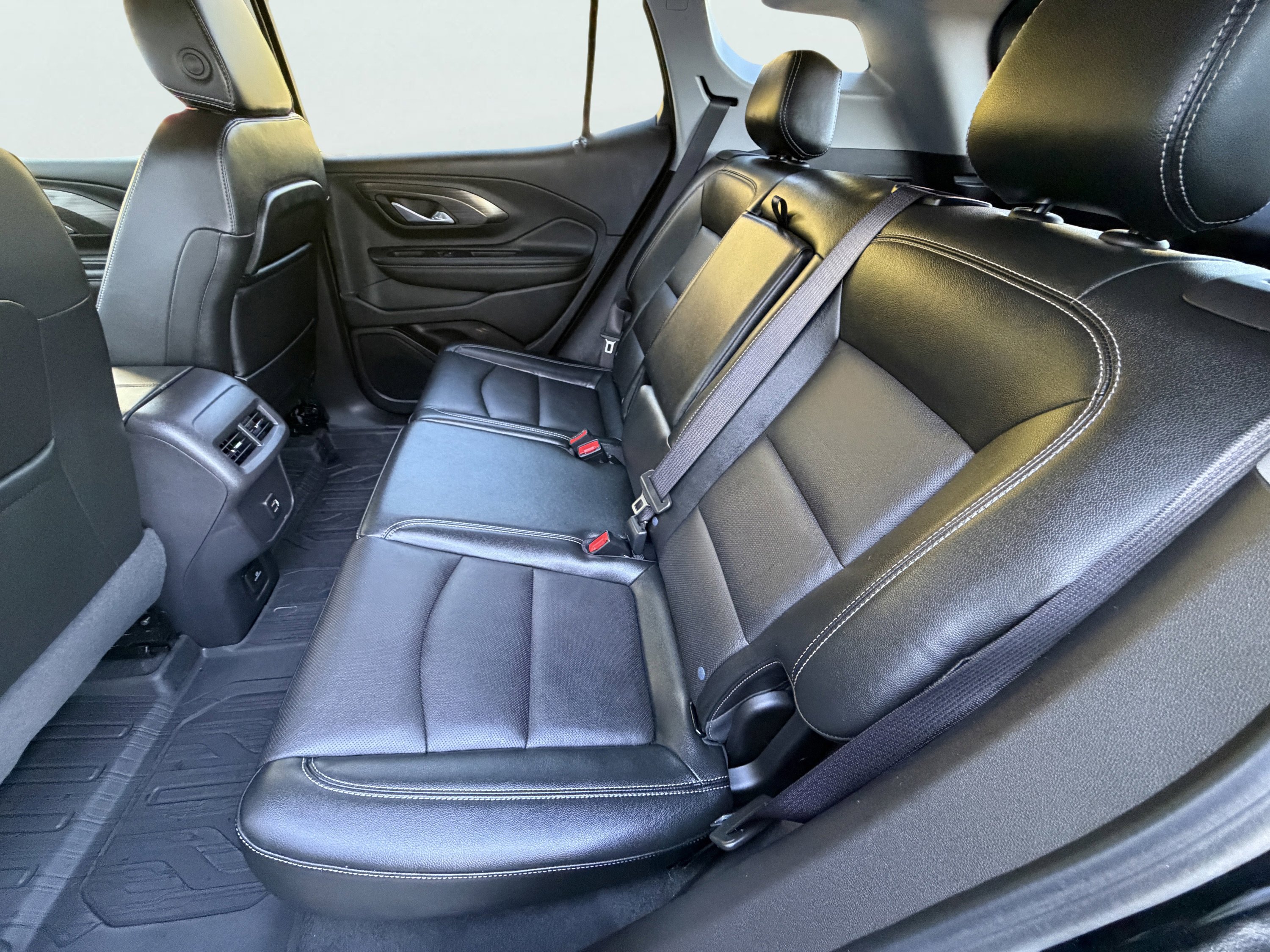 Used 2024 GMC Terrain SLT w/ Infotainment Package II image 8