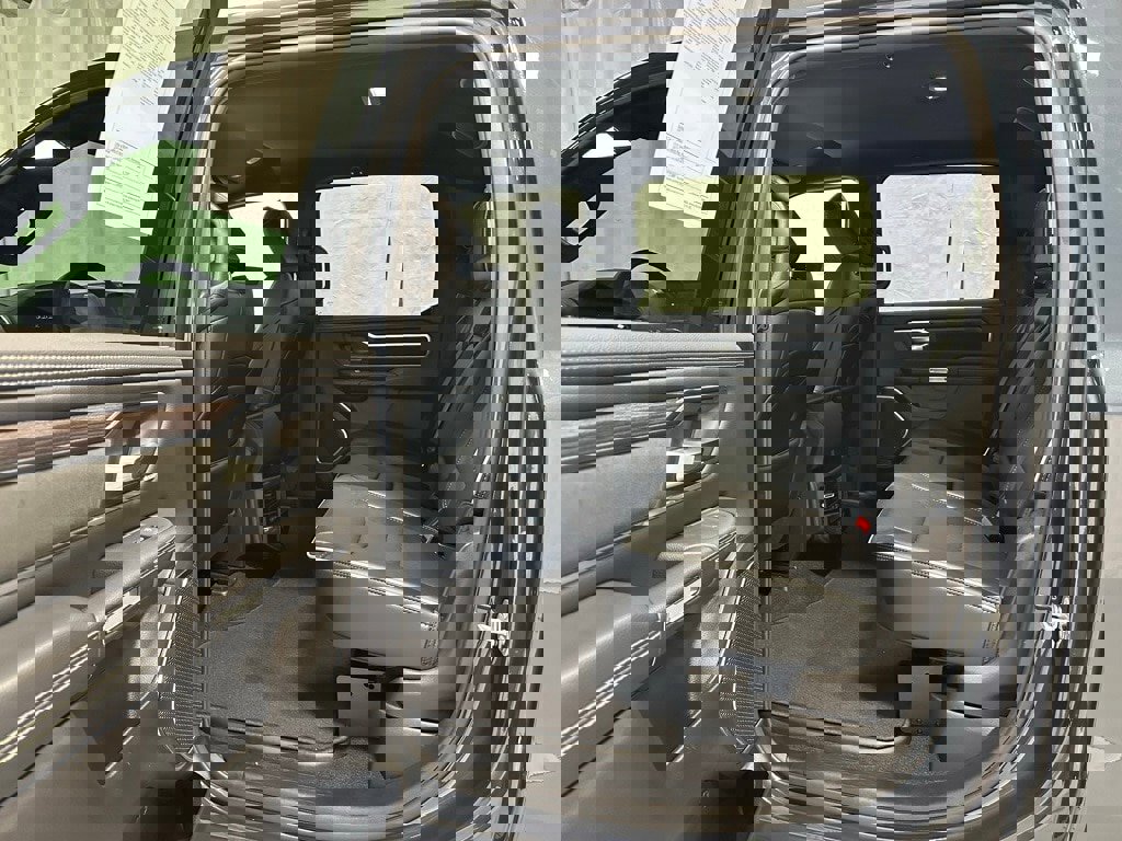 Used 2025 RAM 1500 Laramie image 40