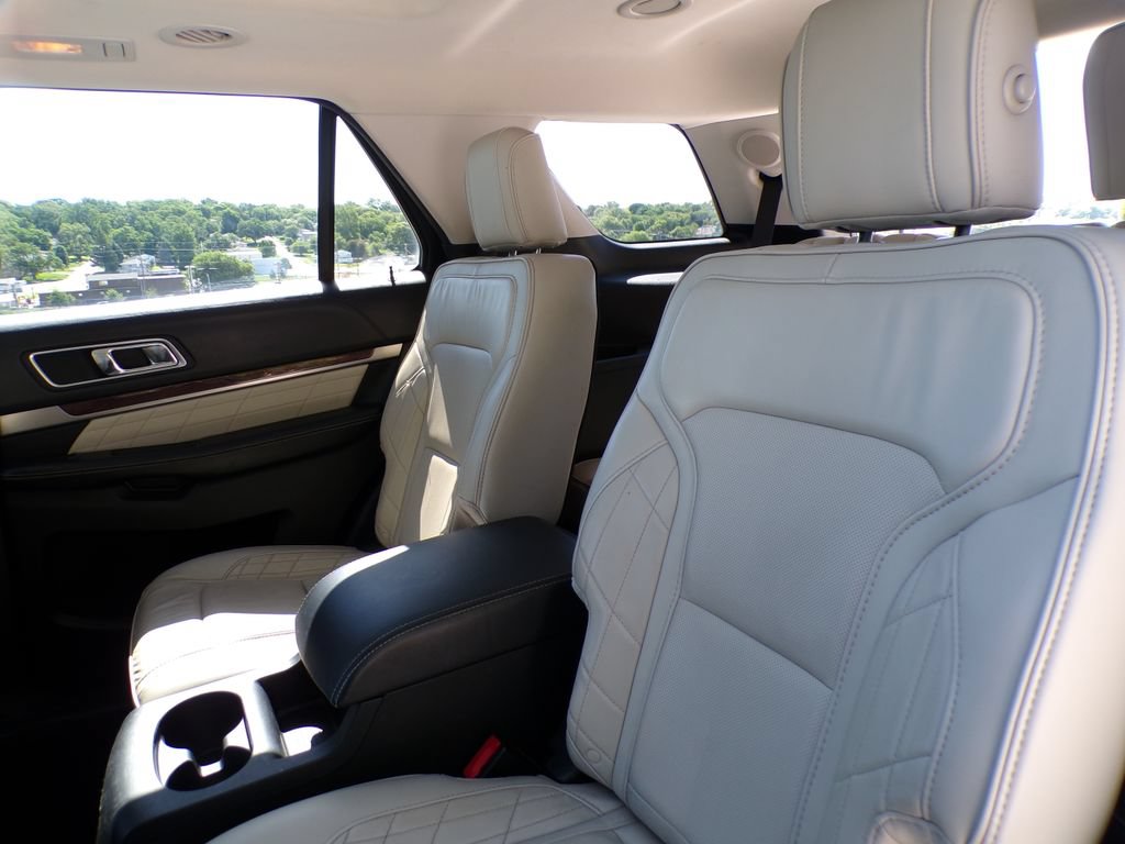 Used 2018 Ford Explorer Platinum AWD/4WD image 15