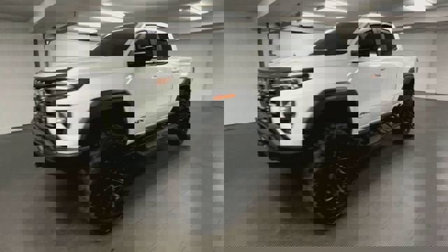 Used 2024 GMC Canyon AT4X w/ AT4X AEV Edition image 4