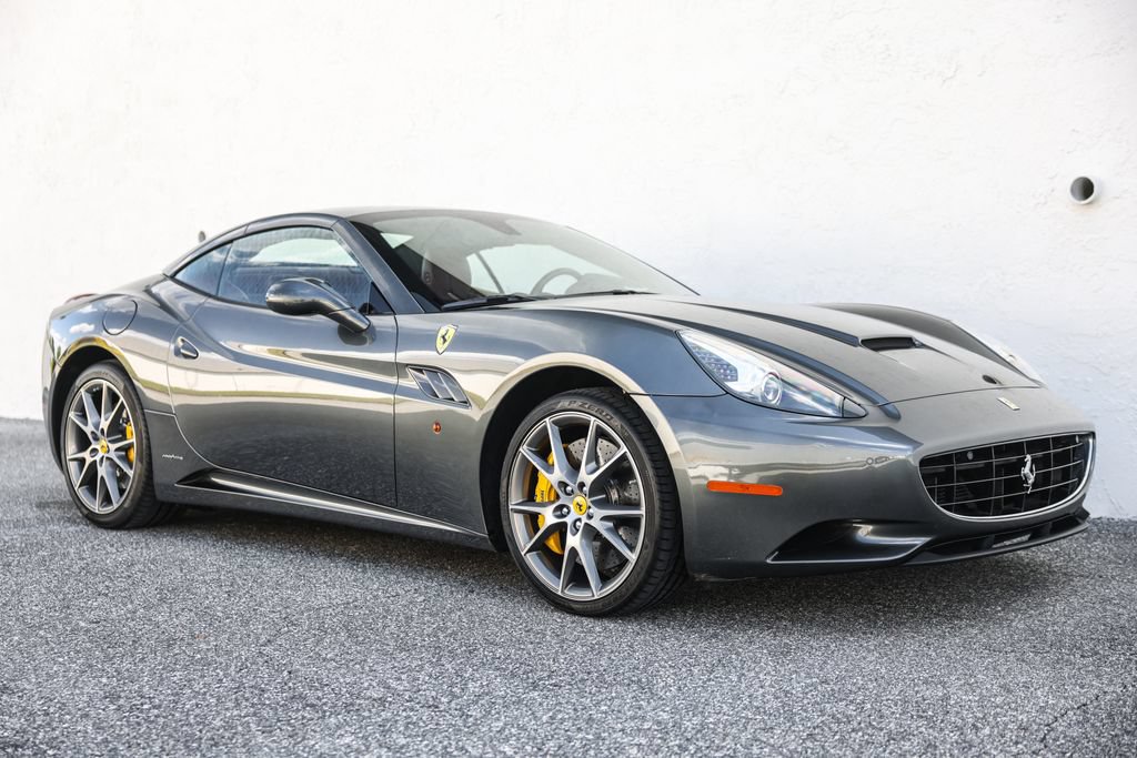 Used 2010 Ferrari California RWD image 4