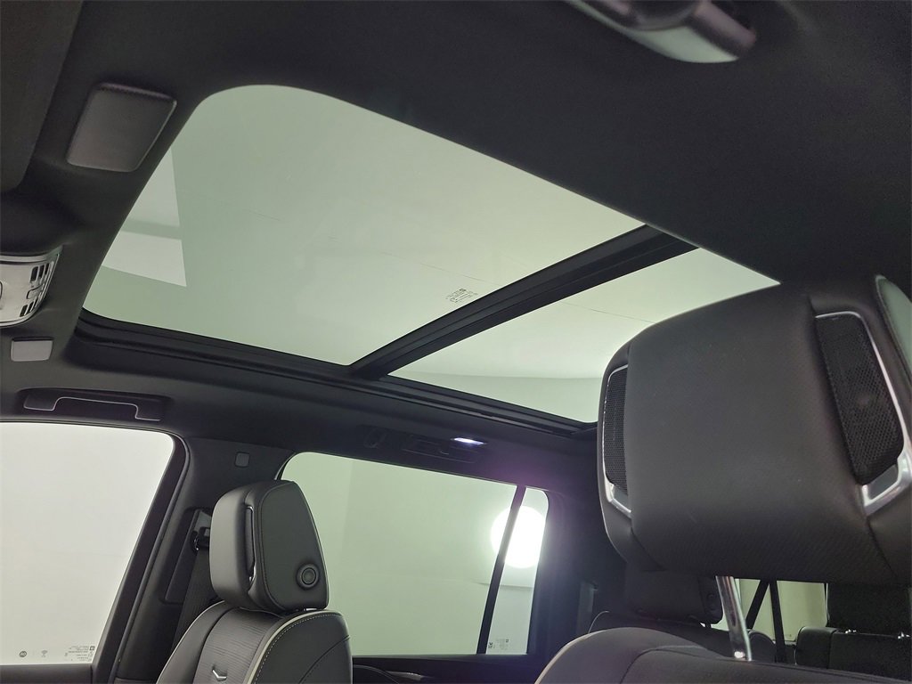 Certified 2023 Cadillac Escalade ESV Premium Luxury image 18