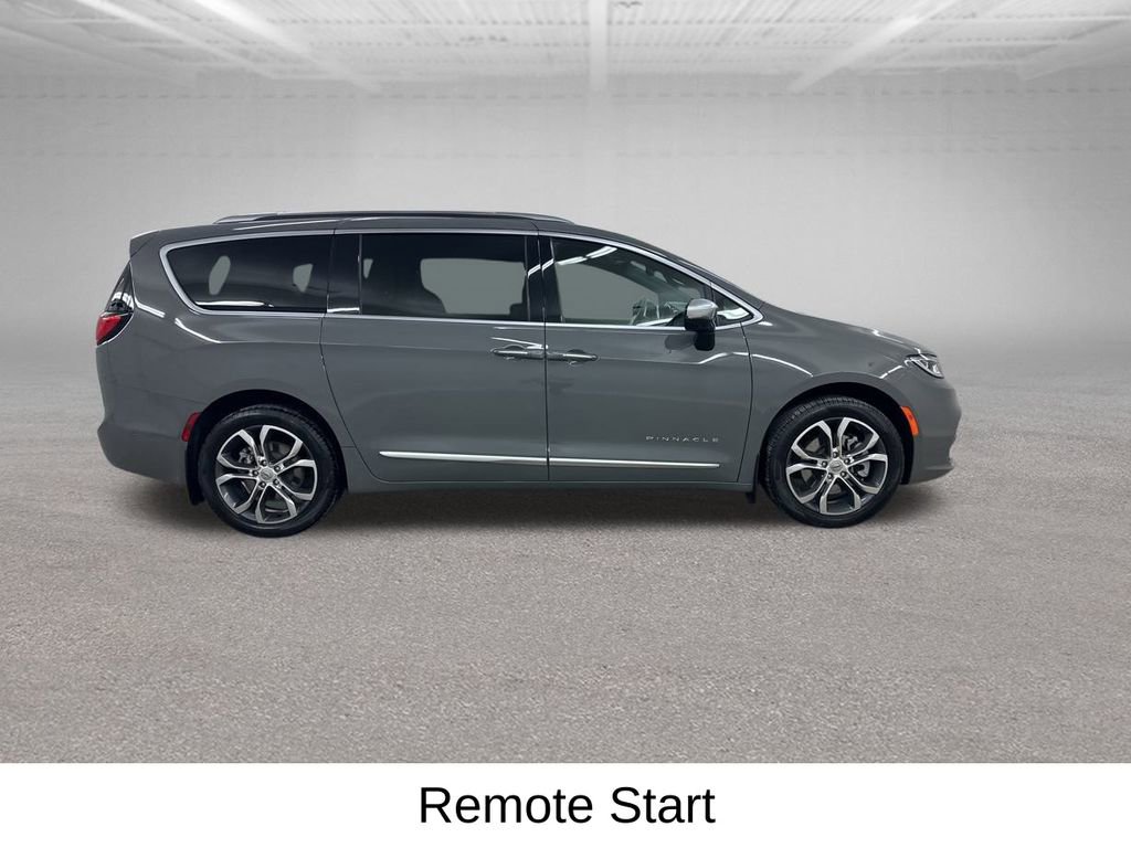 Used 2023 Chrysler Pacifica Pinnacle w/ Trailer Tow Group image 15
