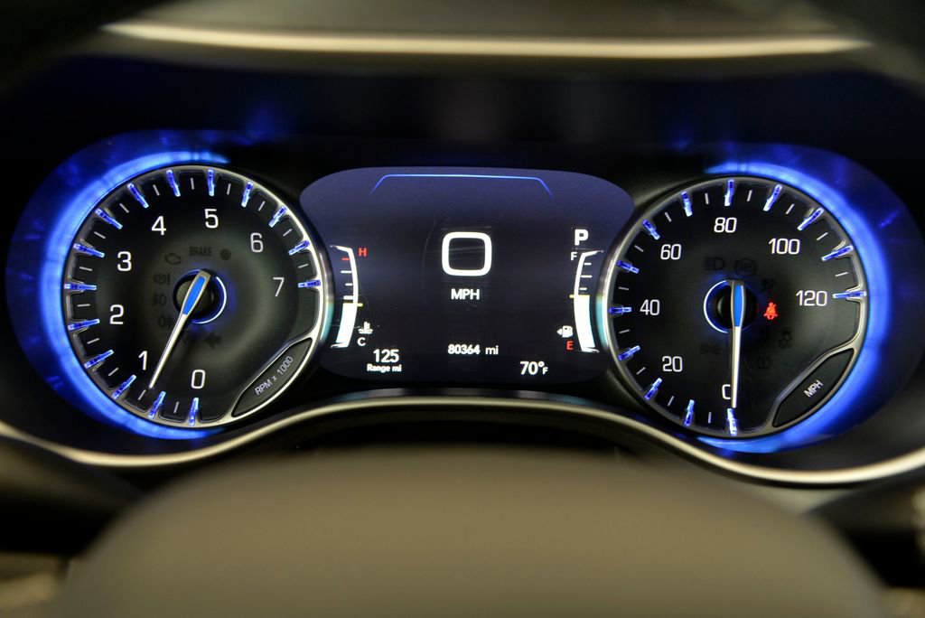 Used 2023 Chrysler Pacifica Touring-L FWD image 21