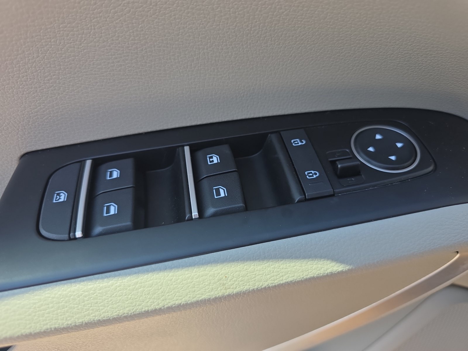 Certified 2025 Kia Soul LX w/ LX Technology Package FWD image 26