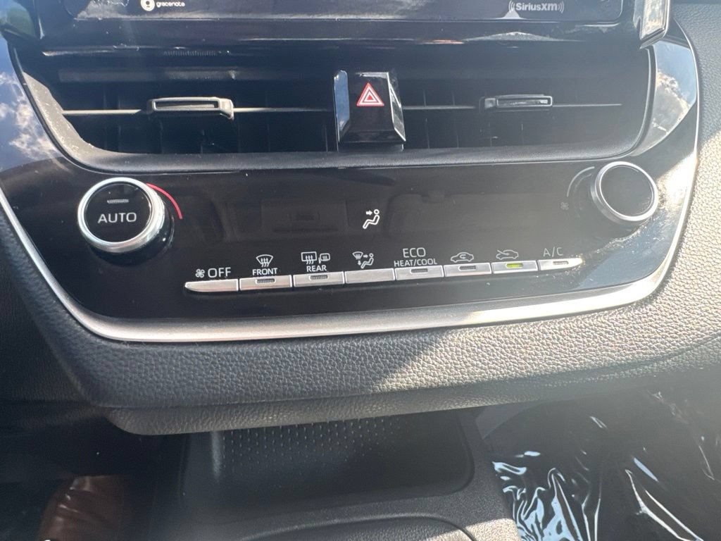 Used 2021 Toyota Corolla LE FWD image 14