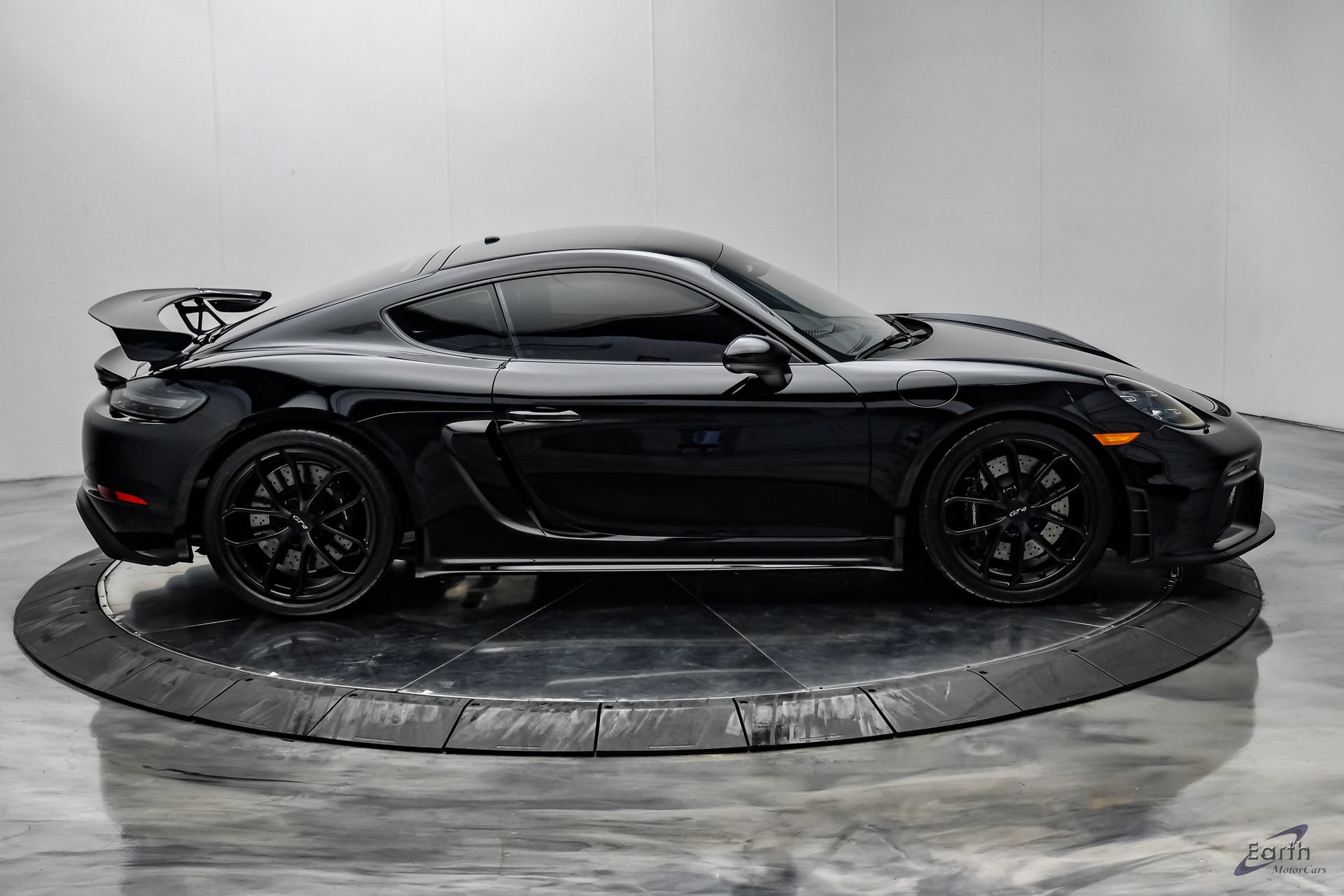 Used 2021 Porsche 718 Cayman GT4 RWD image 23