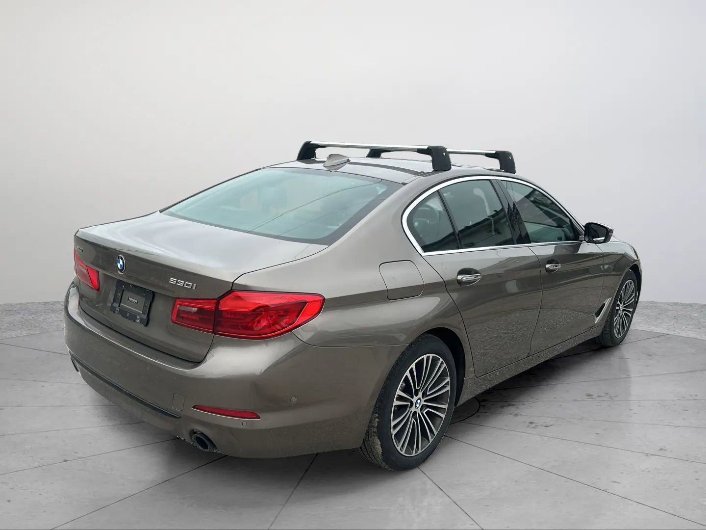 Used 2017 BMW 530i xDrive AWD/4WD image 8
