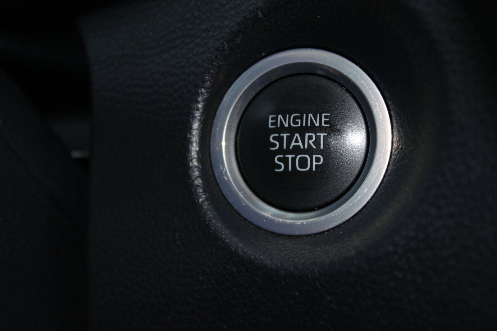 Used 2022 Toyota Corolla Cross XLE w/ Convenience Package FWD image 27