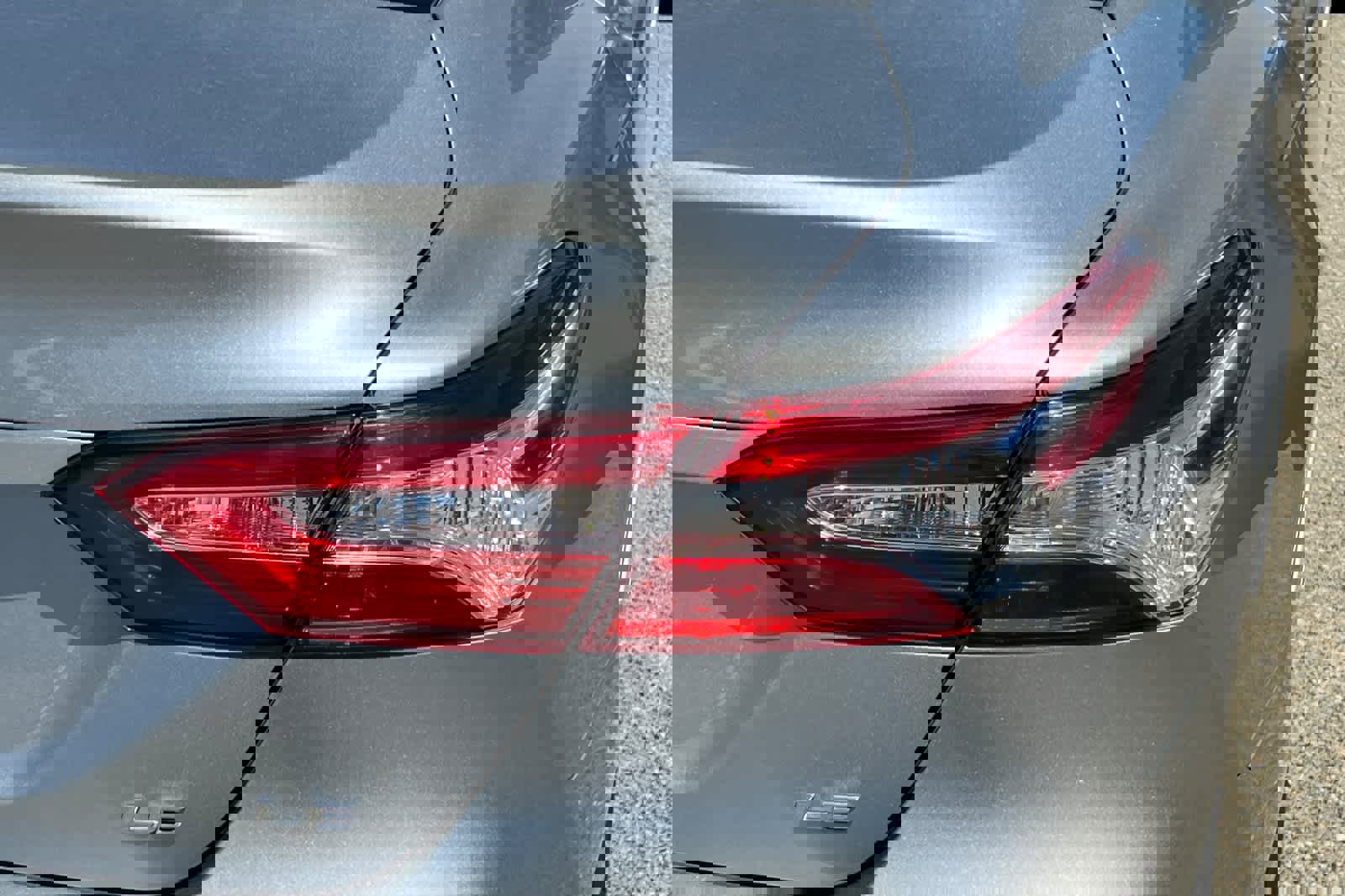 Used 2019 Toyota Camry LE FWD image 18