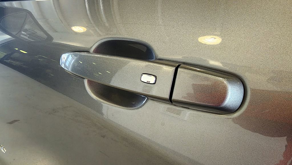 Used 2024 Chevrolet Equinox LT FWD image 16