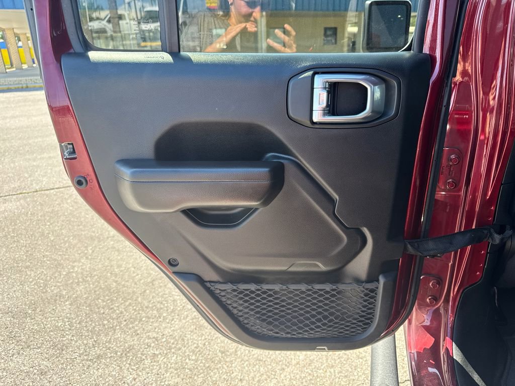 Used 2021 Jeep Gladiator Sport AWD/4WD image 15
