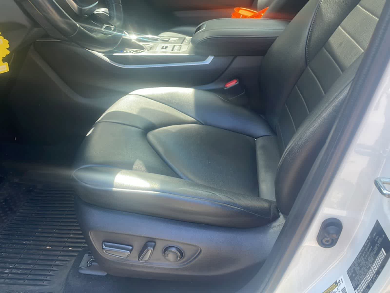 Used 2021 Toyota Highlander XLE AWD/4WD image 13