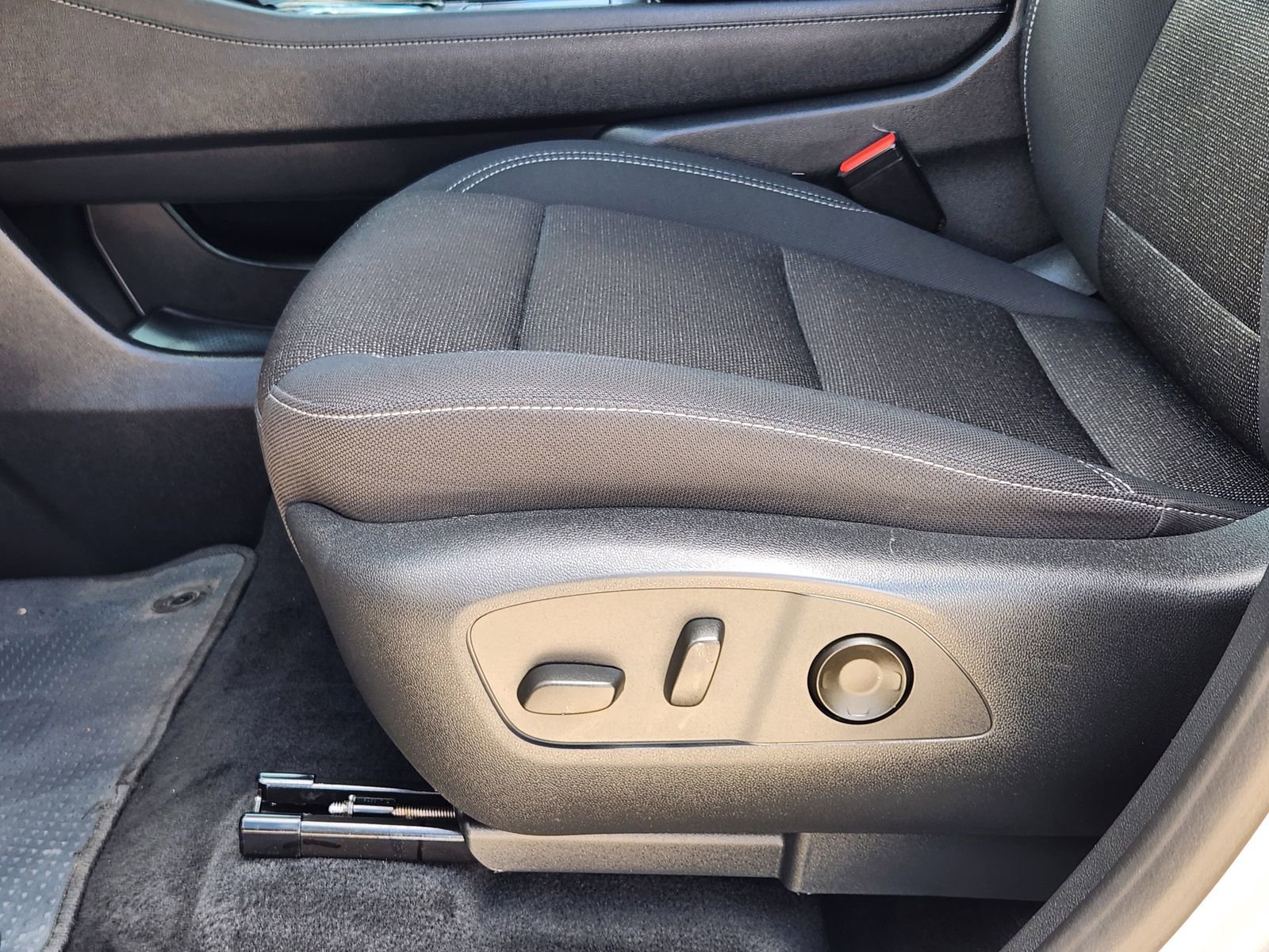 Used 2024 Chevrolet Traverse LT image 25