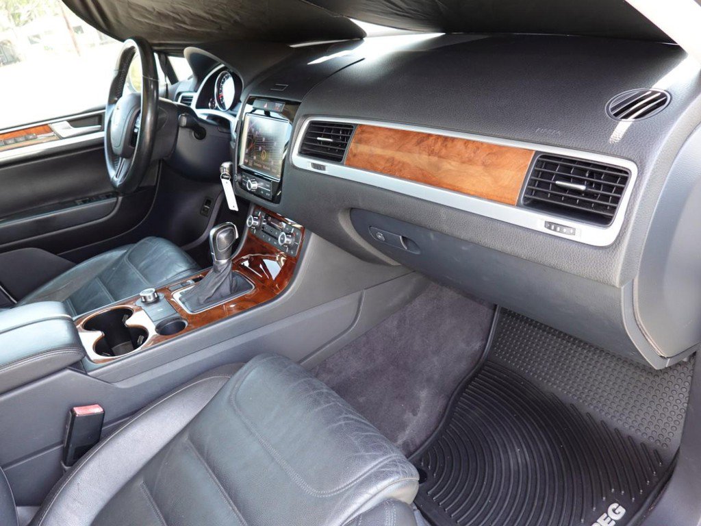 Used 2013 Volkswagen Touareg VR6 image 21