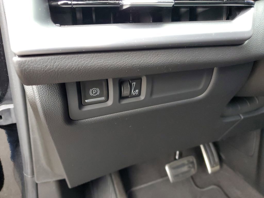 Certified 2024 Cadillac XT4 Sport w/ Cold Weather Package image 9