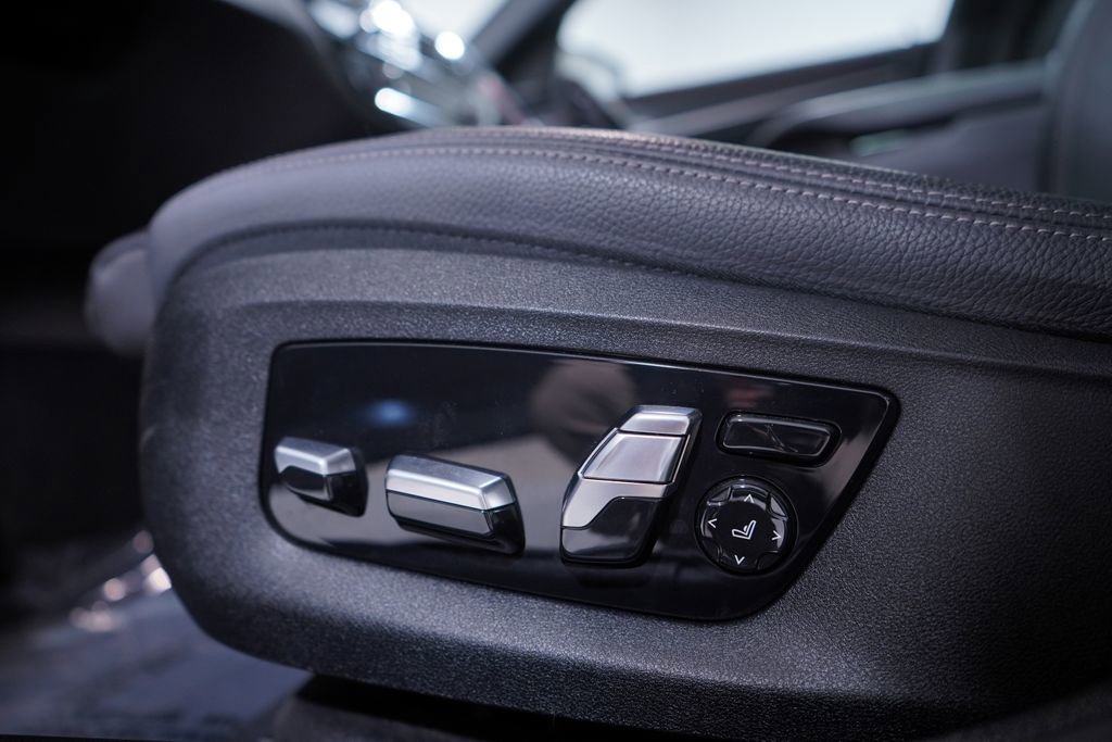 Used 2023 BMW M550i xDrive w/ Shadowloine Package image 18