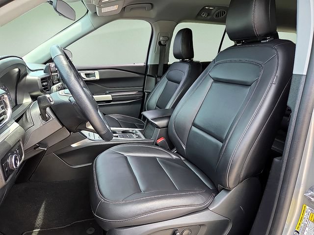 Used 2023 Ford Explorer XLT w/ Equipment Group 202A AWD/4WD image 17