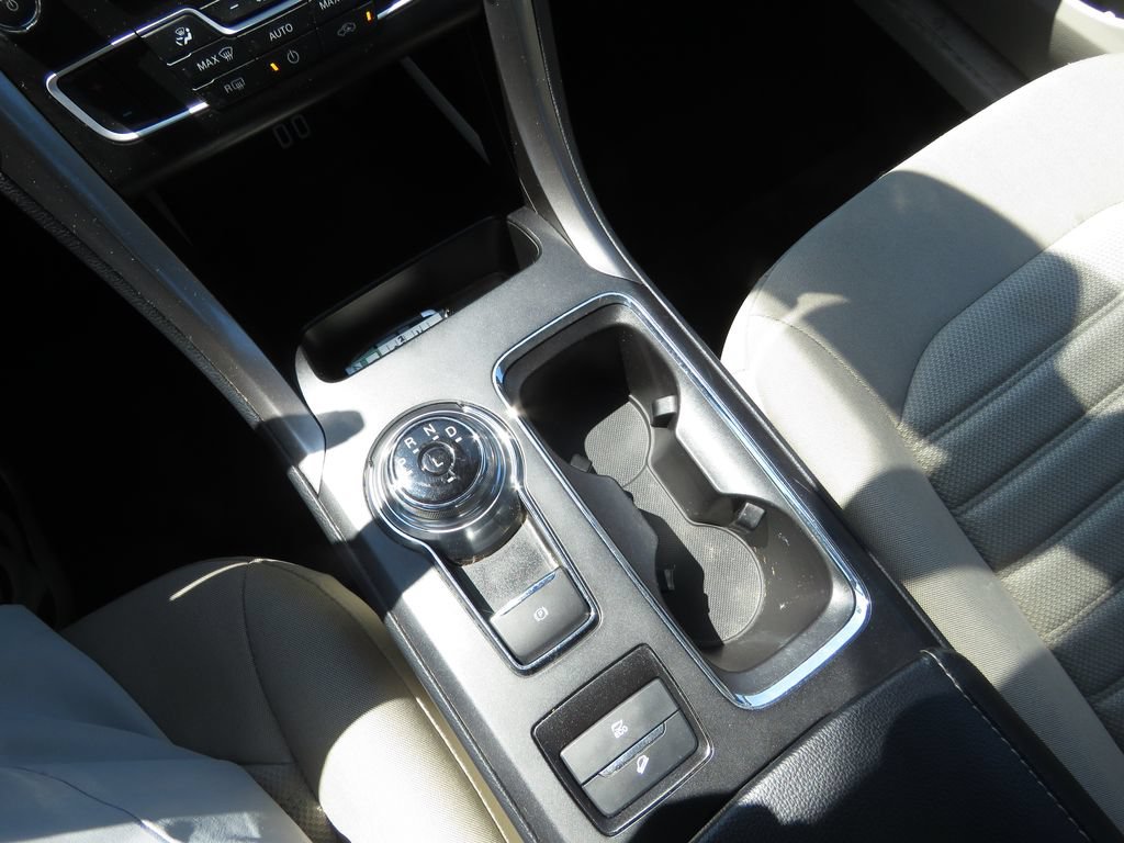 Used 2019 Ford Fusion SE FWD image 21