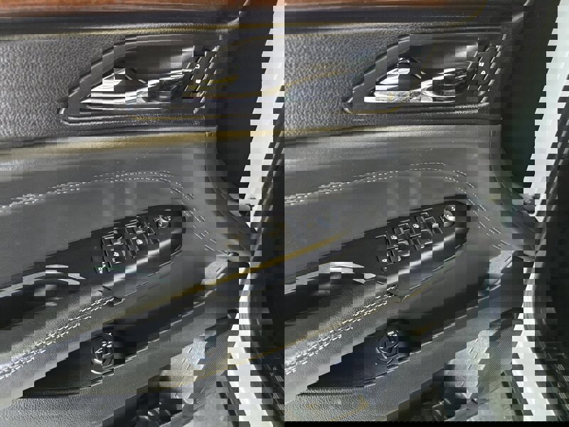 Used 2015 Cadillac SRX Luxury w/ Driver Awareness Package image 18