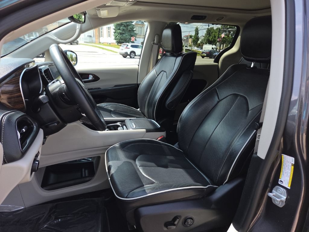 Certified 2023 Chrysler Pacifica Limited w/ Uconnect Theater Family Group AWD/4WD image 12