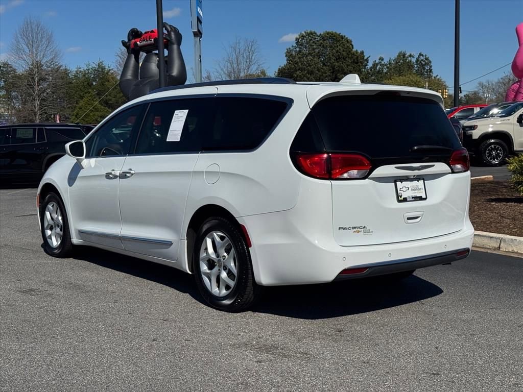 Used 2017 Chrysler Pacifica Touring-L Plus w/ Tire & Wheel Group image 4